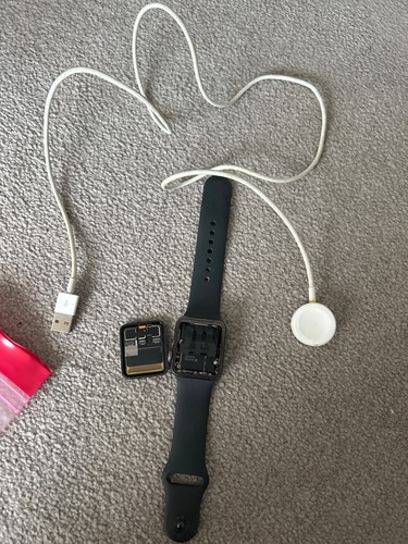 Broken apple watch series - apple,
